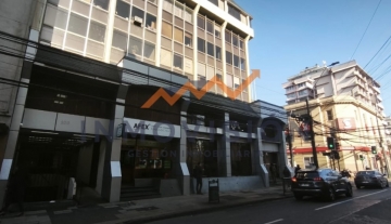 Inmovision Gestión Inmobiliaria Vende Amplia Oficina a metros de la Plaza de Armas